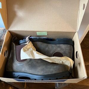New in box Blundstone boots Women’s size 10
